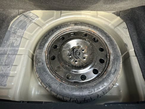 Used 2015 Ford Taurus SE image 26