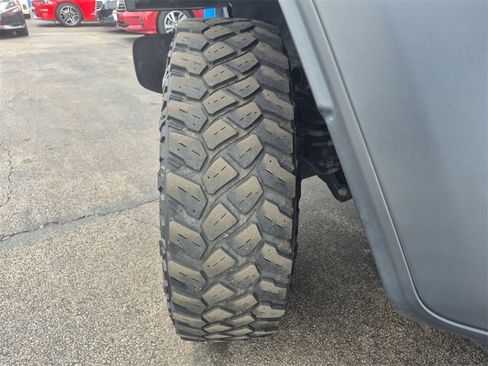 Used 2023 Jeep Wrangler Unlimited w/ Sun & Screen Package image 27