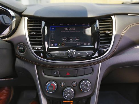 Used 2022 Chevrolet Trax LT w/ Driver Confidence Package AWD/4WD image 8
