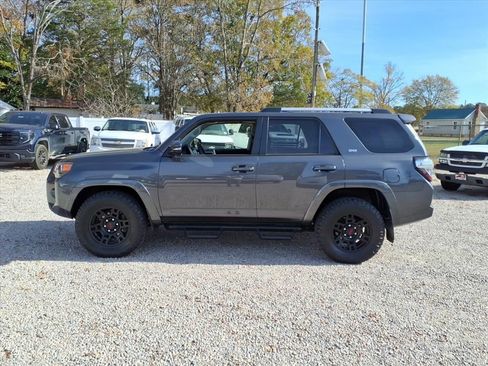 Used 2022 Toyota 4Runner SR5 Premium image 4