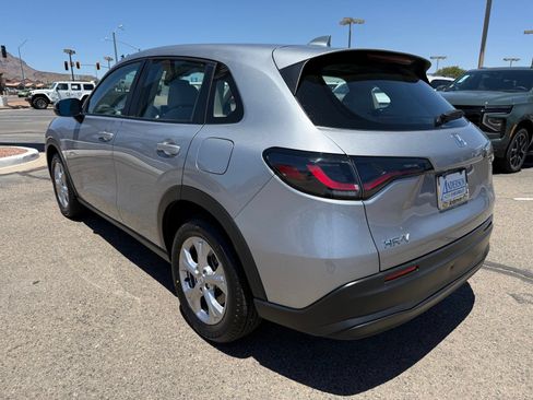 Used 2023 Honda HR-V LX image 9