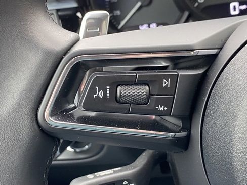 Certified 2024 Porsche Macan image 19