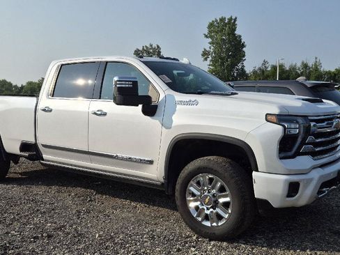 Used 2024 Chevrolet Silverado 3500 High Country w/ High Country Premium Package AWD/4WD image 2