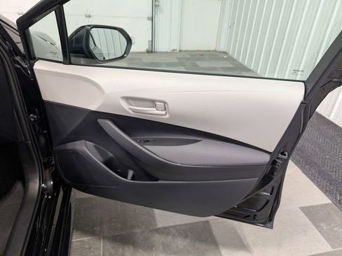 Used 2025 Toyota Corolla LE image 25