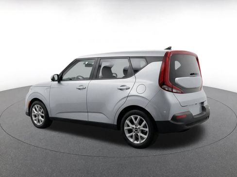 Used 2025 Kia Soul LX w/ LX Technology Package FWD image 7