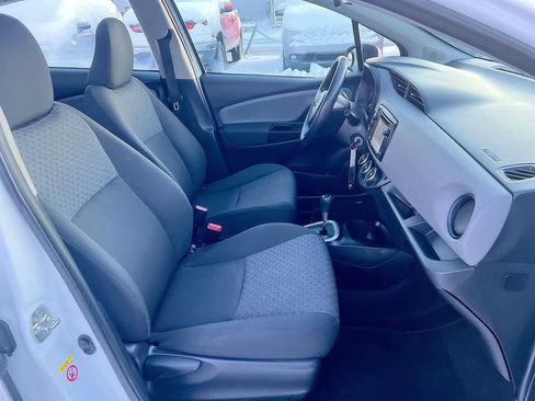 Used 2015 Toyota Yaris L image 28