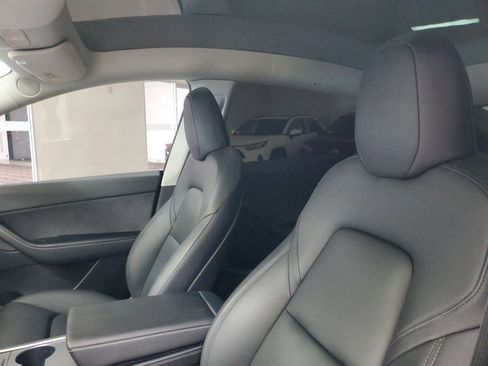 Used 2022 Tesla Model Y Long Range image 19