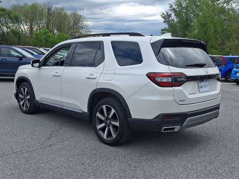 Used 2023 Honda Pilot Touring image 4