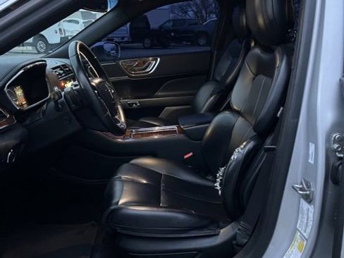 Used 2018 Lincoln Continental Premiere image 25