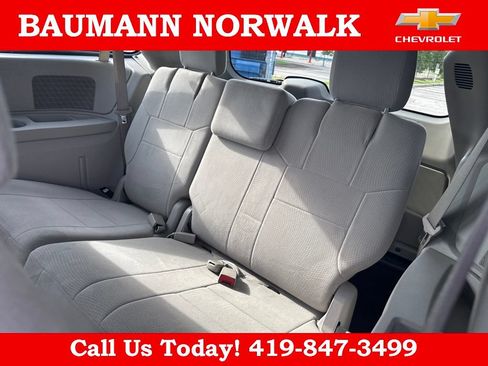 Used 2011 Dodge Grand Caravan Crew w/ Entertainment Group 1 FWD image 23