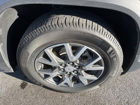 Used 2023 GMC Acadia SLE w/ Driver Convenience Package image 15