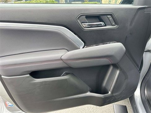 Used 2025 Chevrolet Colorado Z71 w/ Technology Package image 8