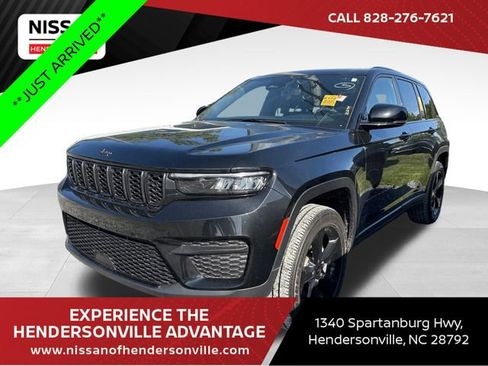 Used 2023 Jeep Grand Cherokee Altitude RWD image 1