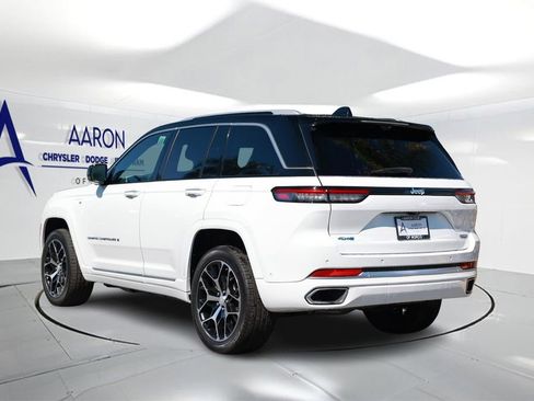 Used 2022 Jeep Grand Cherokee Summit AWD/4WD image 2