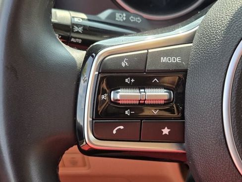 Used 2024 Kia Carnival LX FWD image 36