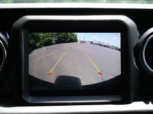 Used 2021 Jeep Wrangler Unlimited Sahara AWD/4WD image 18