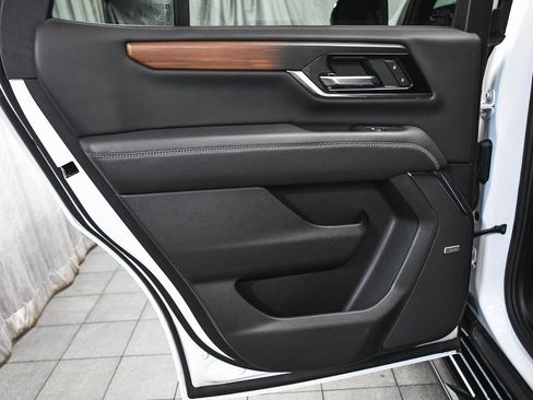 Used 2025 GMC Yukon Denali image 13