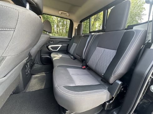 Used 2023 Nissan Titan SV w/ SV Convenience Package image 15