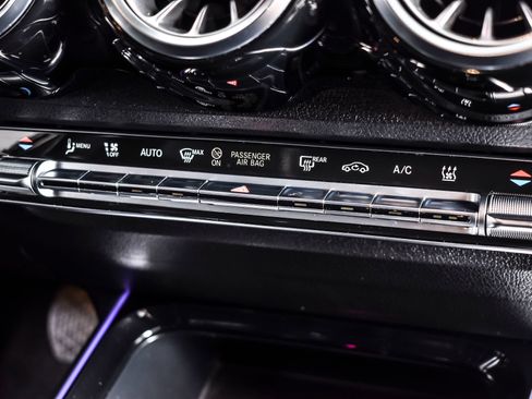 Used 2023 Mercedes-Benz EQB 300 4MATIC image 27