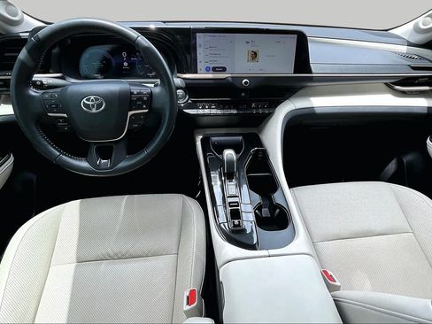 Used 2024 Toyota Crown AWD/4WD image 15