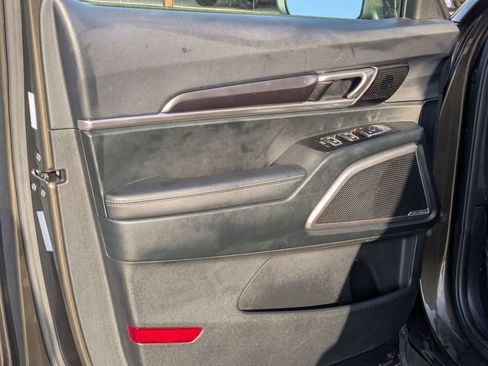 Used 2025 Kia Telluride S FWD image 11