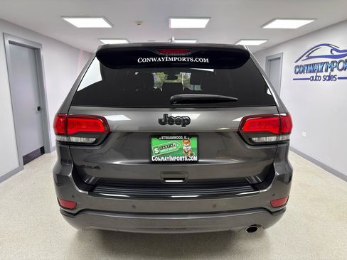 Used 2017 Jeep Grand Cherokee Altitude AWD/4WD image 7