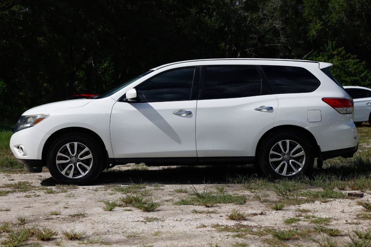 Used 2014 Nissan Pathfinder S FWD image 2