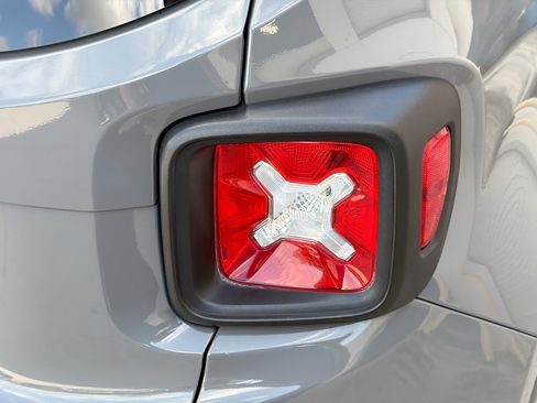 Used 2019 Jeep Renegade Latitude image 26