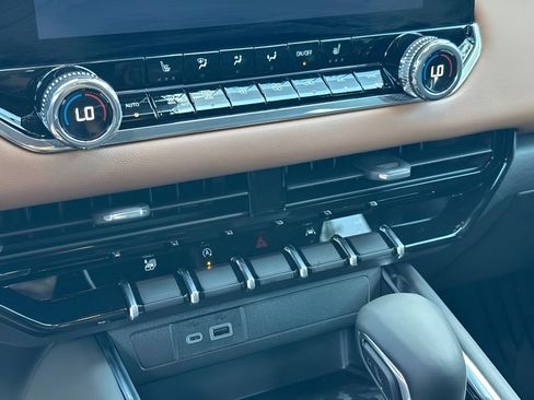 New 2026 GMC Canyon AT4 AWD/4WD image 16