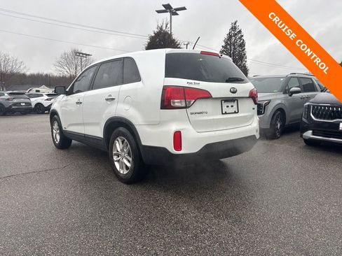 Used 2014 Kia Sorento LX image 3