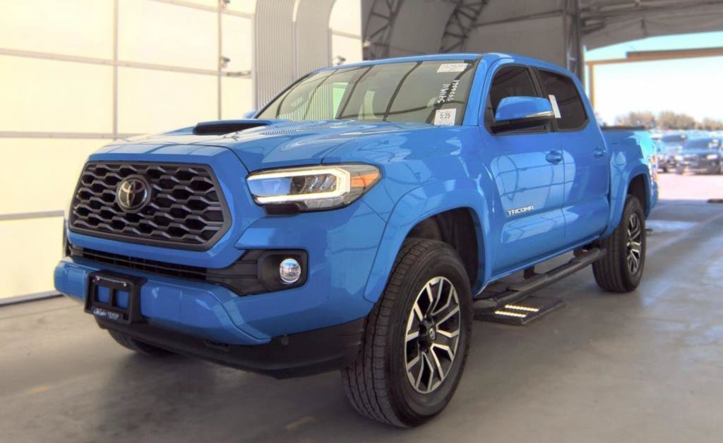 Used 2021 Toyota Tacoma TRD Sport w/ Technology Package AWD/4WD image 4