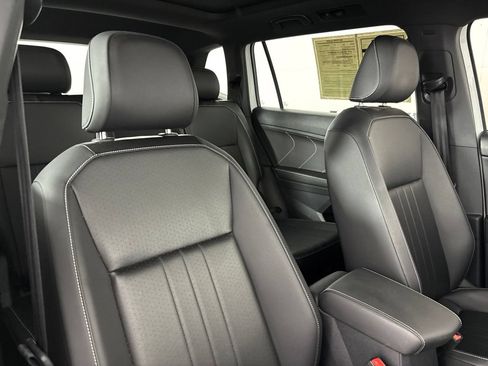 Used 2023 Volkswagen Tiguan SE R-Line FWD image 29