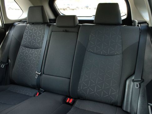 Used 2022 Toyota RAV4 XLE AWD/4WD image 16