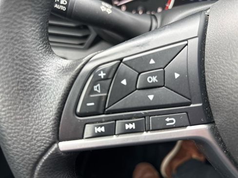 Used 2024 Nissan Altima 2.5 SV FWD image 11