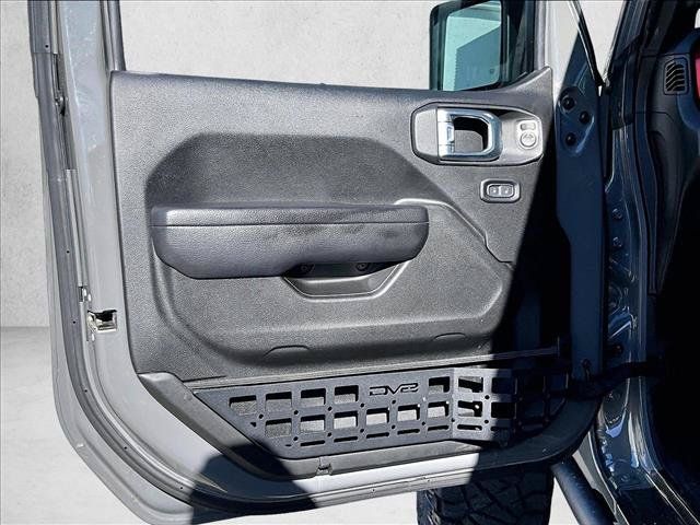 Used 2022 Jeep Gladiator Rubicon w/ LED Lighting Group AWD/4WD image 18