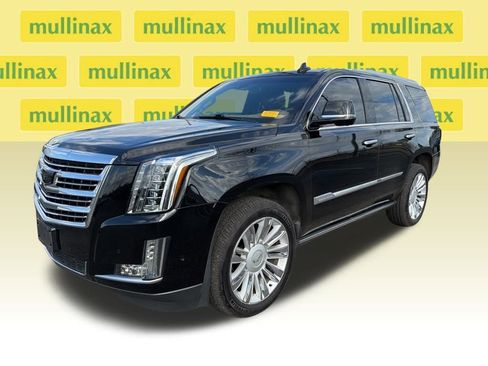 Used 2017 Cadillac Escalade Platinum image 5