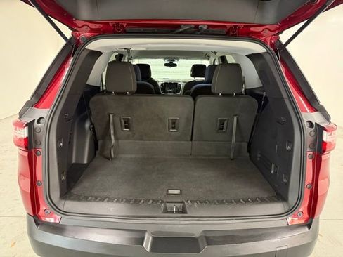 Used 2020 Chevrolet Traverse LT image 8