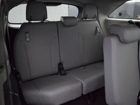 Used 2022 Toyota Sienna XLE FWD image 12