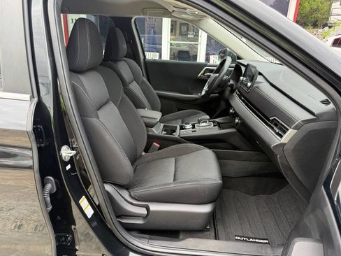 Used 2022 Mitsubishi Outlander ES AWD/4WD image 16