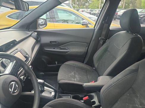 Used 2019 Nissan Kicks S image 10
