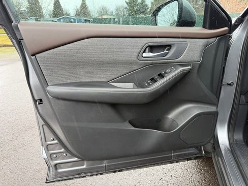 Used 2022 Nissan Rogue SV image 12