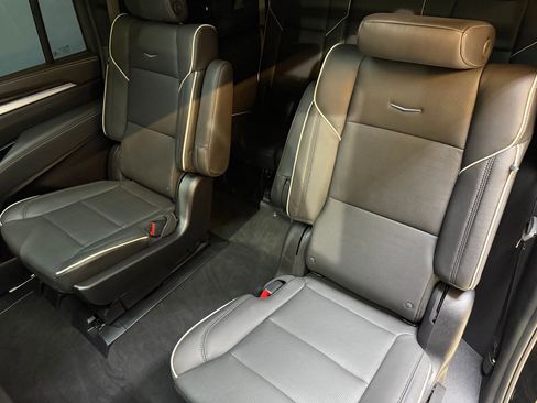 Certified 2025 Cadillac Escalade ESV Premium Luxury image 48