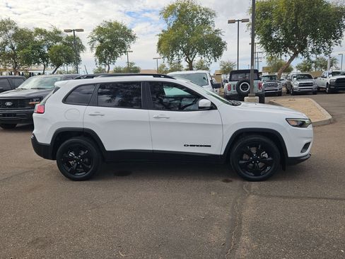 Used 2020 Jeep Cherokee Latitude Plus image 4