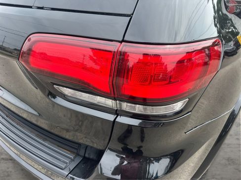 Used 2019 Jeep Grand Cherokee Altitude AWD/4WD image 22
