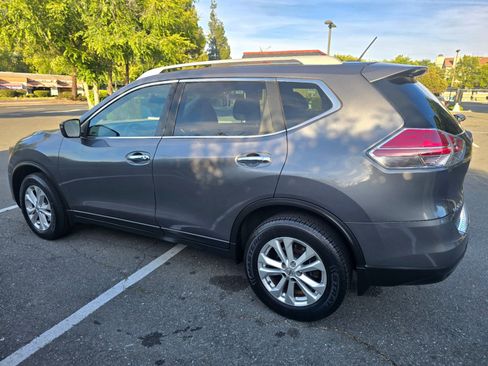 Used 2016 Nissan Rogue SV w/ SV Family Package AWD/4WD image 10