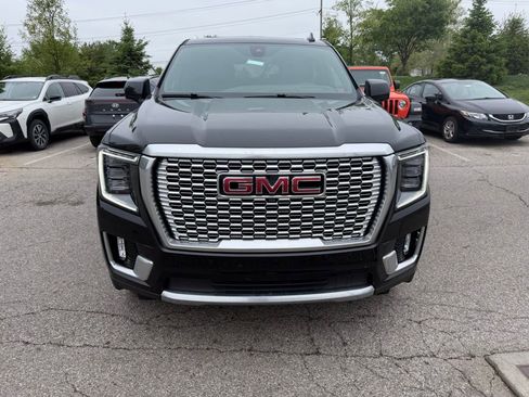 Used 2021 GMC Yukon Denali w/ Denali Premium Package AWD/4WD image 2