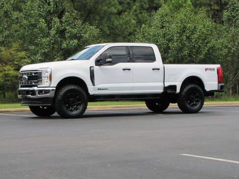 Used 2024 Ford F250 XLT w/ FX4 Off-Road Package AWD/4WD image 3