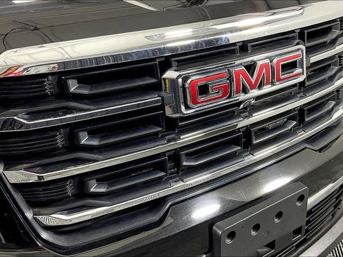 Used 2024 GMC Acadia Elevation image 38