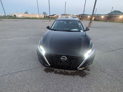 Used 2025 Nissan Altima 2.5 SV image 15