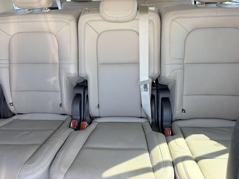 Used 2022 Lincoln Navigator Reserve AWD/4WD image 9